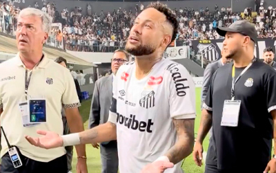 “Faço mais do que deveria”, diz Neymar sobre críticas da torcida do Santos