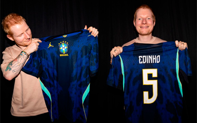 Ed Sheeran exibe blusa do Brasil estampada com apelido que ganhou dos fãs