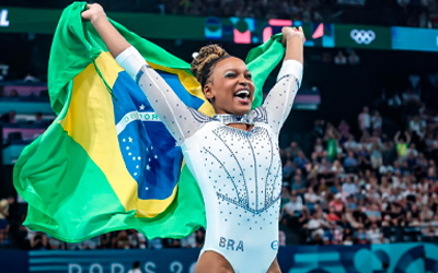 Rebeca Andrade faz retorno triunfal no Rio e conquista ouro no Pan-Americano